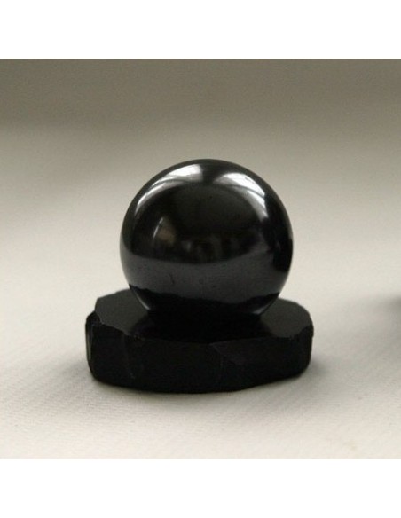 Sphère de shungite diamètre 3 cm + support (ondes localisées et protection personnelle) Sphère de shungite diamètre 3 cm + support (ondes localisées et protection personnelle)