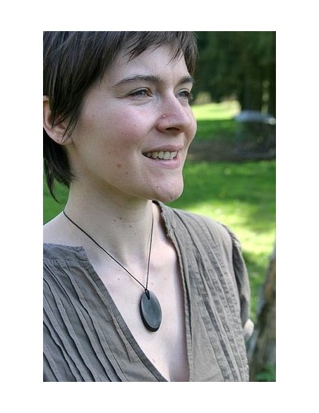 pendentif de shungite ovale bisauté poli