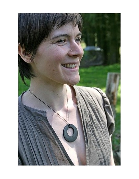 Pendentif de shungite cercle poli - protection personnelle