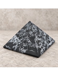 Pyramide en shungite polie 10 cm - protection quotidienne
