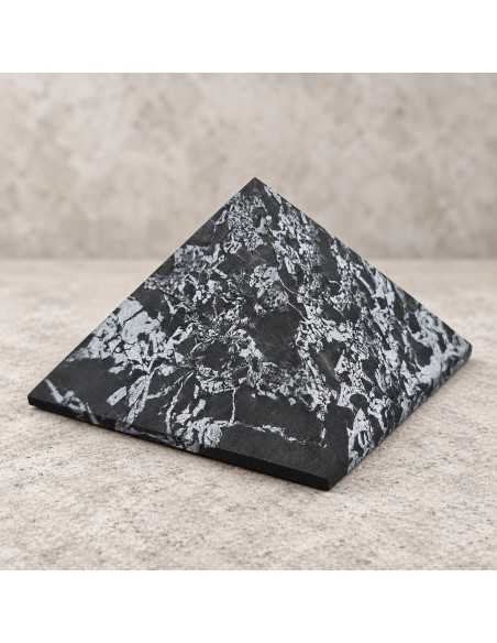 Pyramide en shungite polie 10 cm - protection quotidienne
