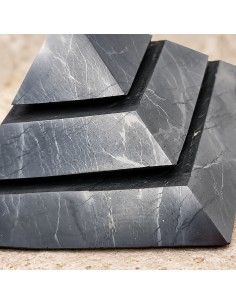 Pyramide Sakkara en shungite polie 10 cm 2