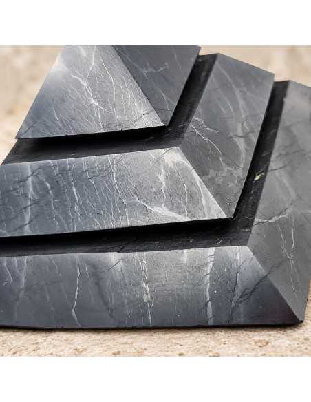 Pyramide Sakkara en shungite polie 10 cm