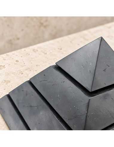 Pyramide Sakkara en shungite polie 15 cm
