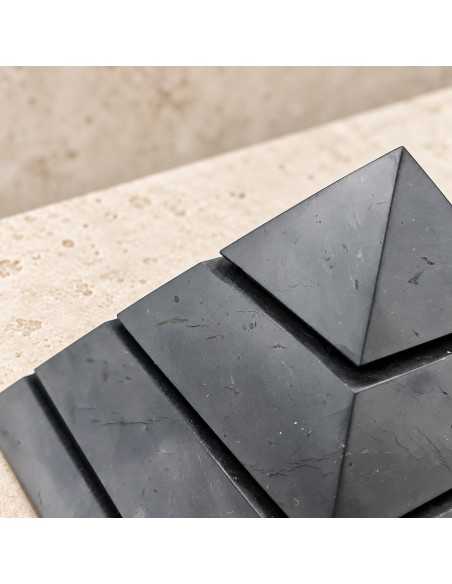 Pyramide Sakkara en shungite polie 15 cm
