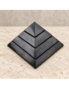 Pyramide Sakkara en shungite polie 15 cm