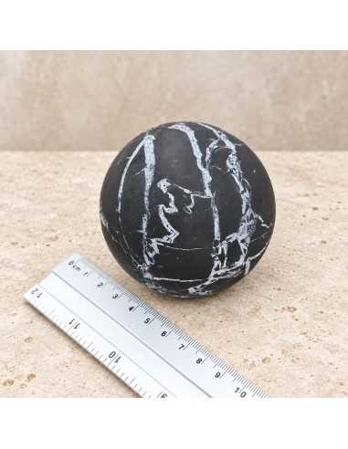 Sphère en shungite polie avec quartz 7 cm
