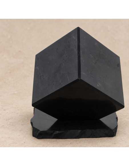 Cube en shungite poli coin tronqué 7 cm avec son support