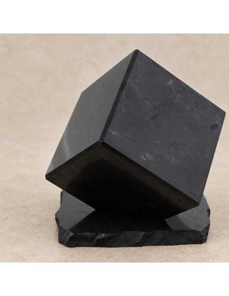 Cube en shungite poli coin tronqué 7 cm avec son support