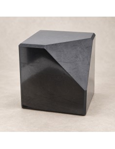 Cube en shungite poli coin tronqué 10 cm avec son support 2