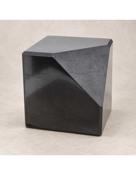 Cube en shungite poli coin tronqué 10 cm avec son support