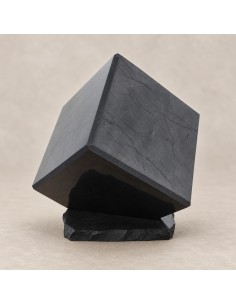 Cube en shungite poli coin tronqué 10 cm avec son support