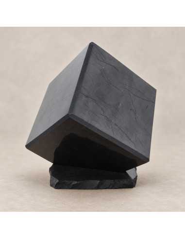 Cube en shungite poli coin tronqué 10 cm avec son support