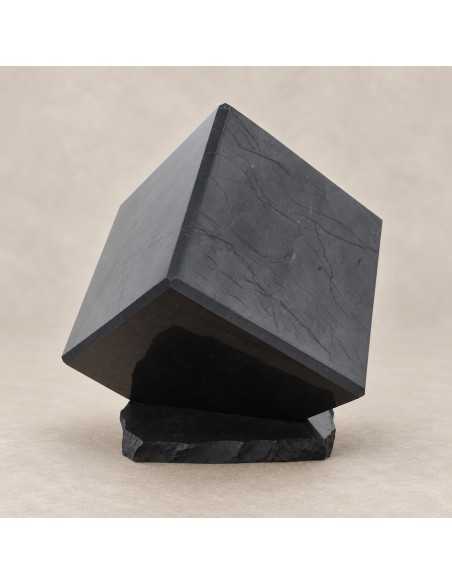 Cube en shungite poli coin tronqué 10 cm avec son support