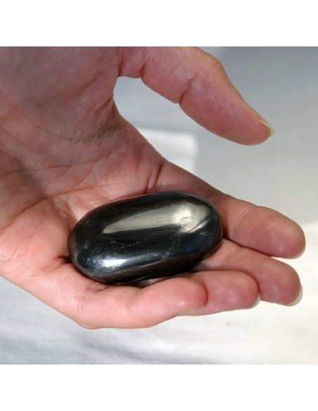Galet de shungite poli : Protection personnelle