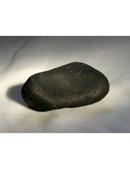Pierre de shungite roulée : taille 3 Pierre de shungite roulée : taille 3