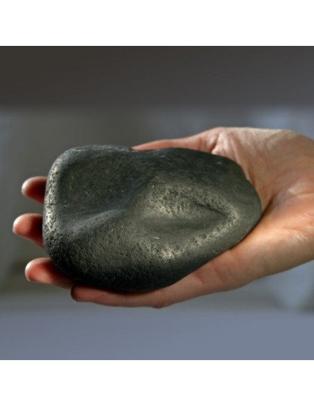 Pierre de shungite roulée : taille 3 Pierre de shungite roulée : taille 3