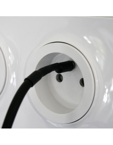 Câble aimanté de mise à la terre pour lampes ou autres objets à carcasse métallique, avec douille cylindrique Câble aimanté de mise à la terre pour lampes ou autres objets à carcasse métallique, avec douille cylindrique