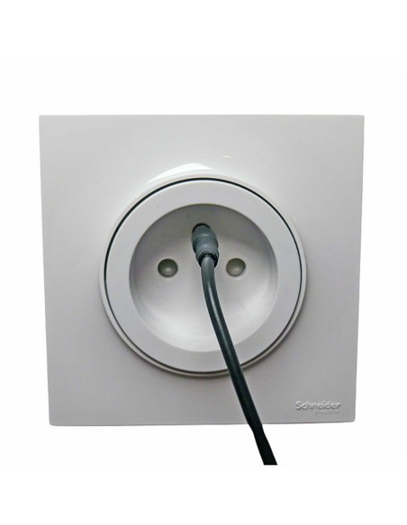 Câble RJ45 de mise à la terre pour switch à douille cylindrique.