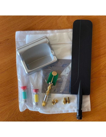 Analyseur de spectre RF Explorer 6G Combo+ Slim avec son pack d’accessoires : antennes + filtres + support