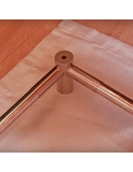 Structure autoportante pour baldaquin anti-ondes forme cabine