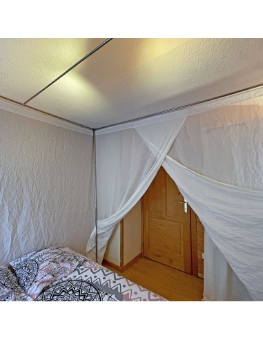 Structure autoportante pour baldaquin anti-ondes forme cabine