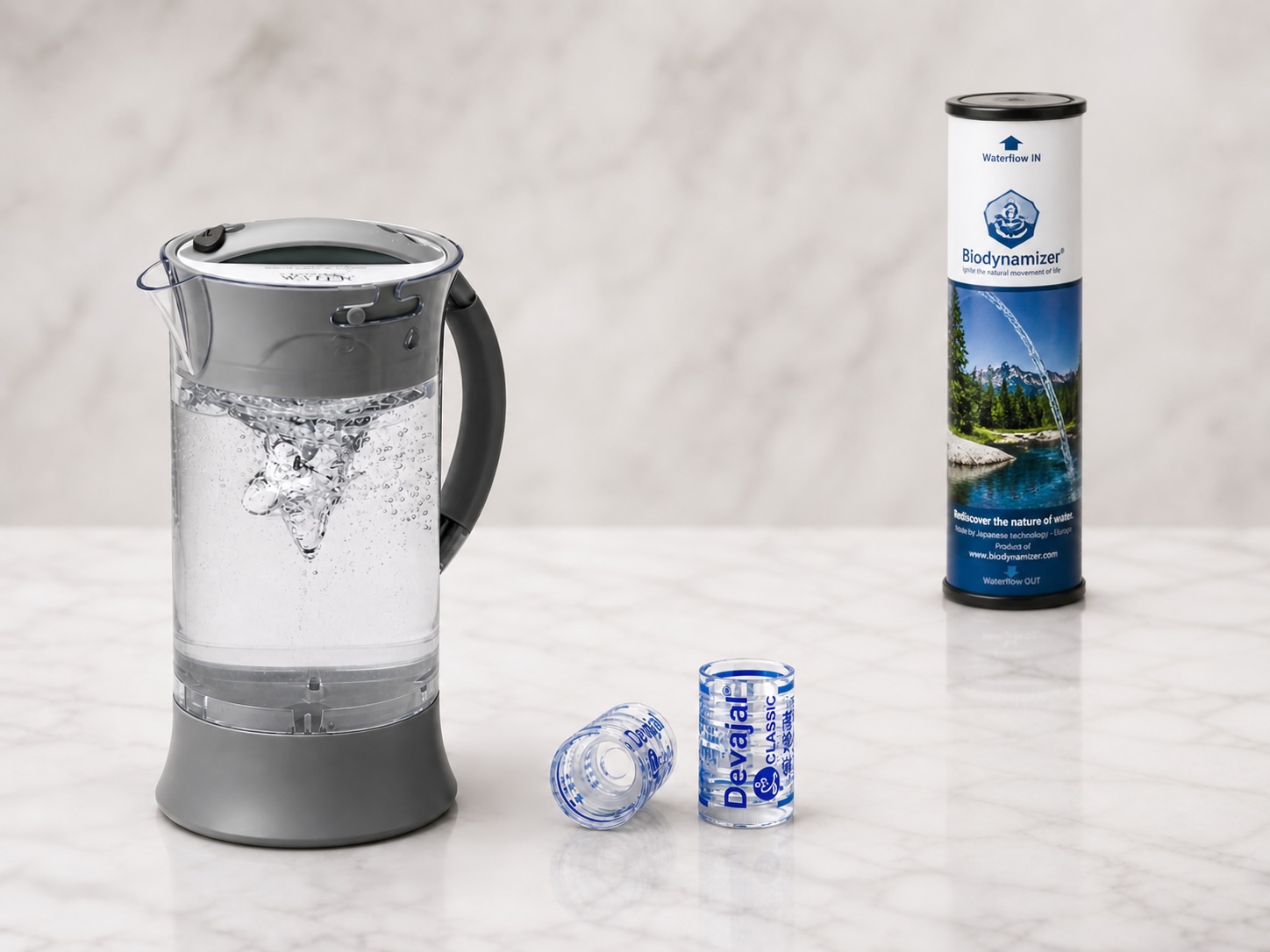 Les divers systèmes pour dynamiser l'eau par vortex. Carafe, portable ou en ligne.